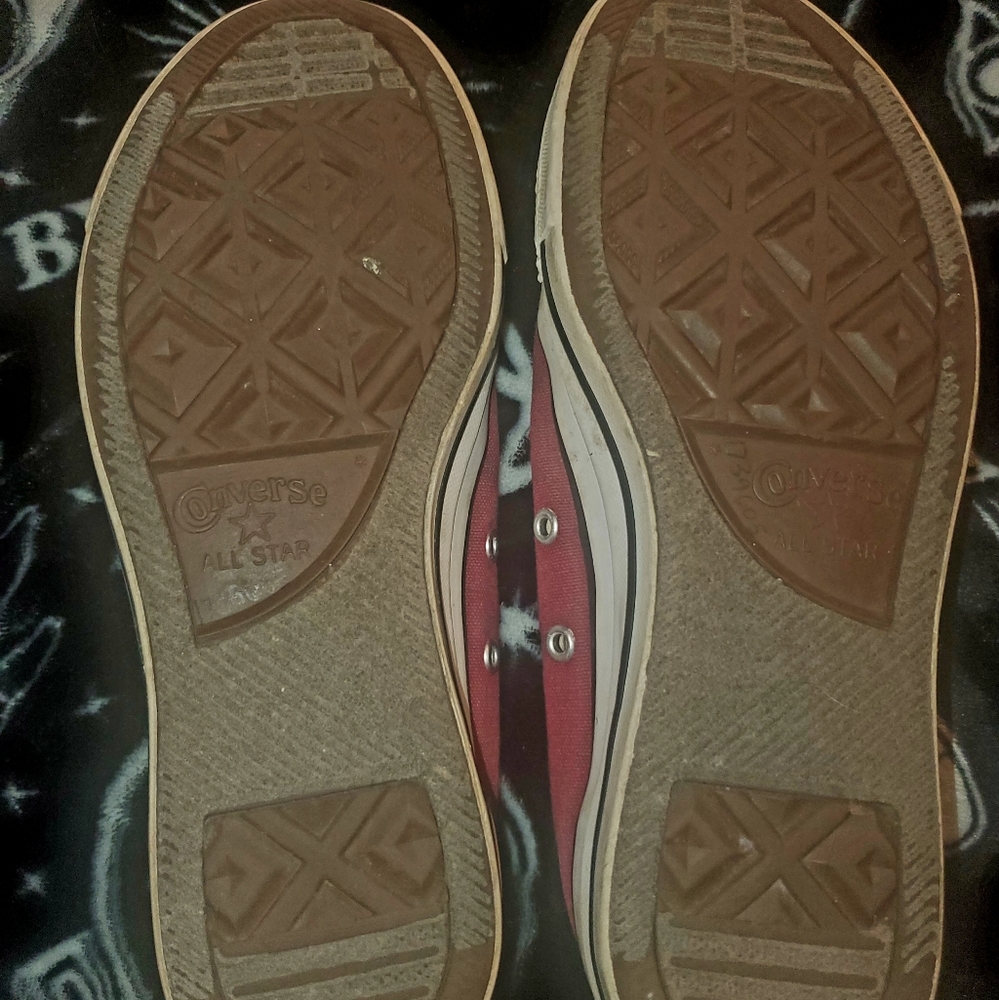Maroon Converse Shoes - Picture 5 of 6